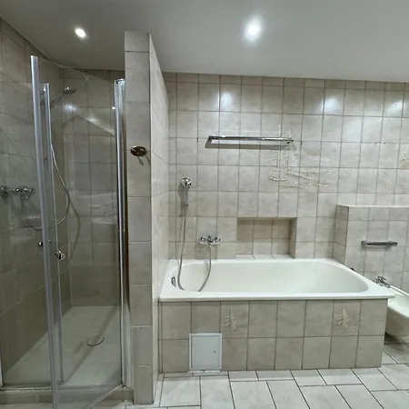 120qm Geraeumige & Balkon & Parkplatz