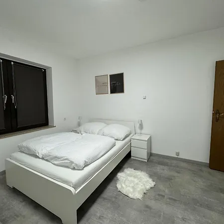 120qm Geraeumige & Balkon & Parkplatz Essen