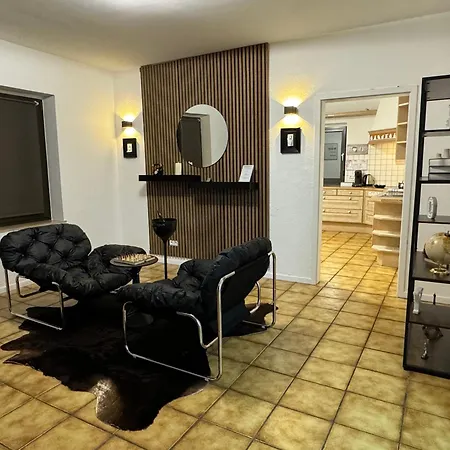 120qm Geraeumige & Balkon & Parkplatz