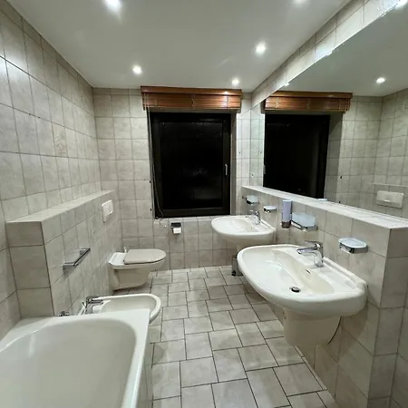 120qm Geraeumige & Balkon & Parkplatz 아파트