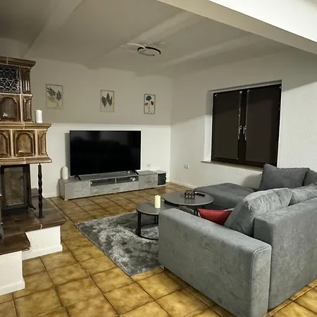 120qm Geraeumige & Balkon & Parkplatz Apartment