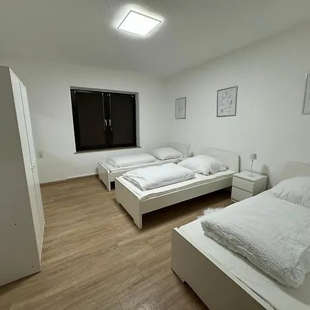 120qm Geraeumige & Balkon & Parkplatz Эссен