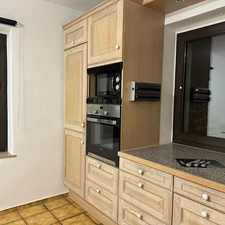 120qm Geraeumige & Balkon & Parkplatz Apartmán *