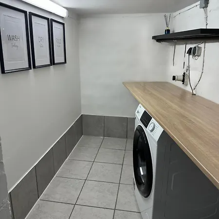 120qm Geraeumige & Balkon & Parkplatz Lejlighed