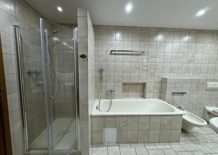 120qm Geraeumige & Balkon & Parkplatz