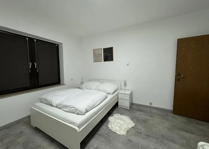 120qm Geraeumige & Balkon & Parkplatz Эссен