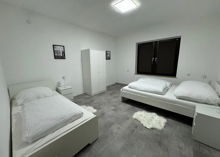 120qm Geraeumige & Balkon & Parkplatz Апартаменты