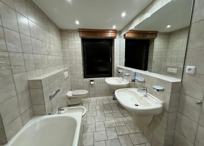 120qm Geraeumige & Balkon & Parkplatz Apartament