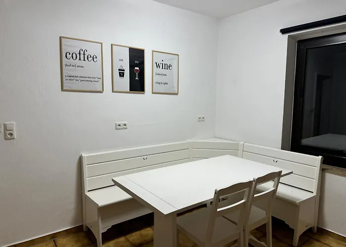 Апартаменты 120qm Geraeumige & Balkon & Parkplatz Эссен