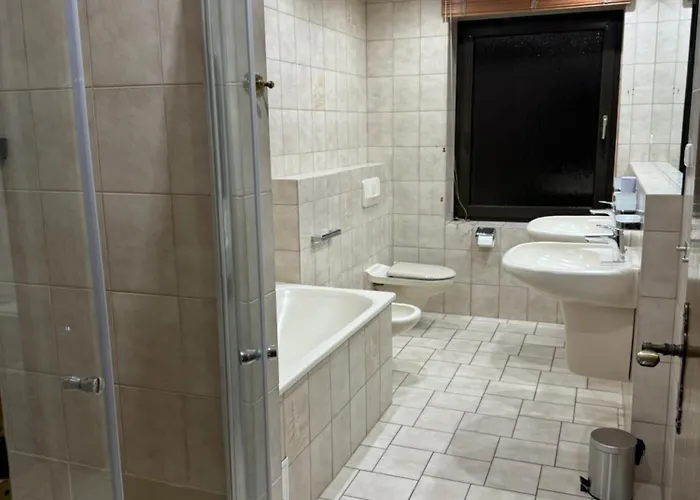 Apartament 120qm Geraeumige & Balkon & Parkplatz *