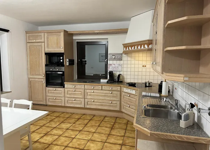 120qm Geraeumige & Balkon & Parkplatz * Эссен