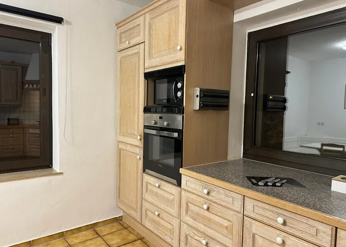 120qm Geraeumige & Balkon & Parkplatz Апартаменты *